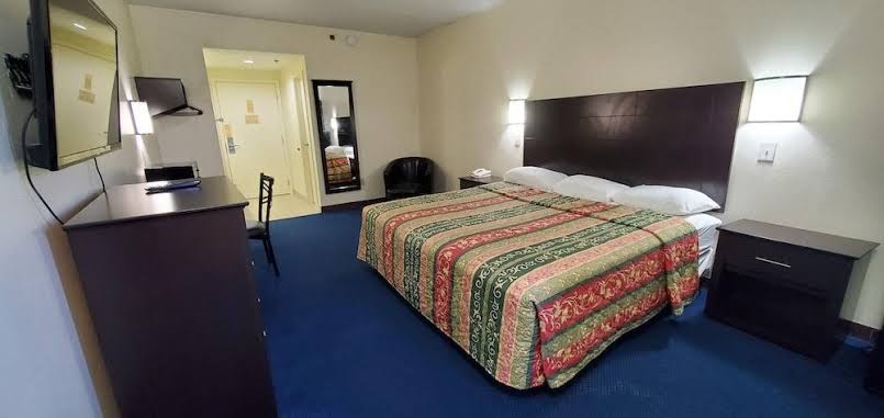 Plano Inn & Suites photo 2