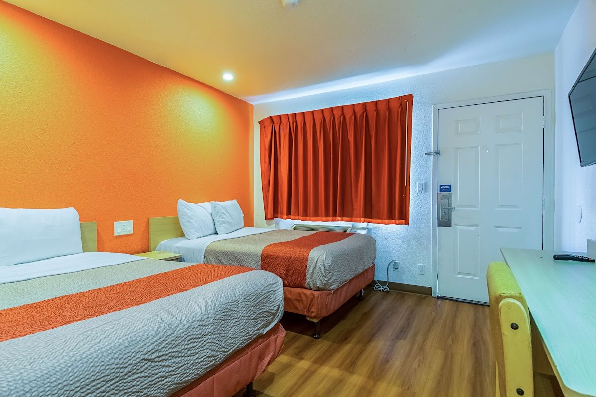 Motel 6 Bakersfield, CA - Airport photo 2