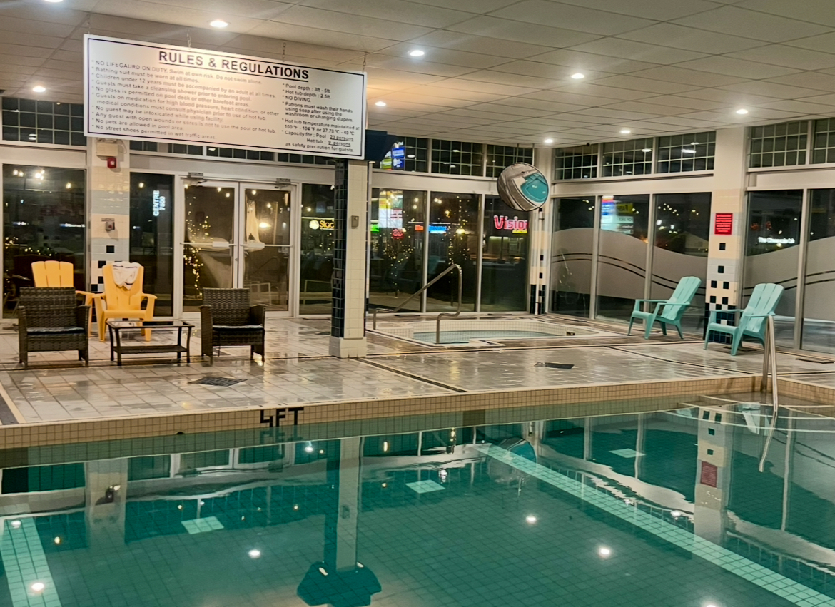 Super 8 by Wyndham Macleod Trail Calgary photo 3