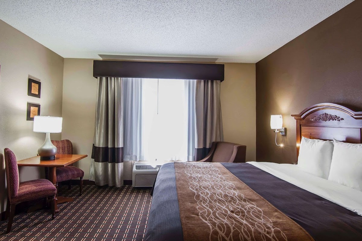 Quality Inn & Suites I-35 E/Walnut Hill photo 2