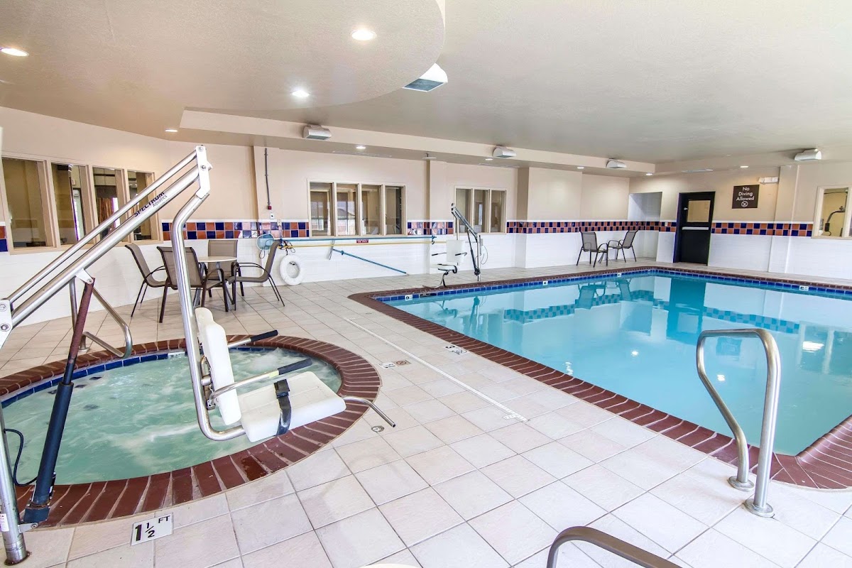 Quality Inn & Suites I-35 E/Walnut Hill photo 3
