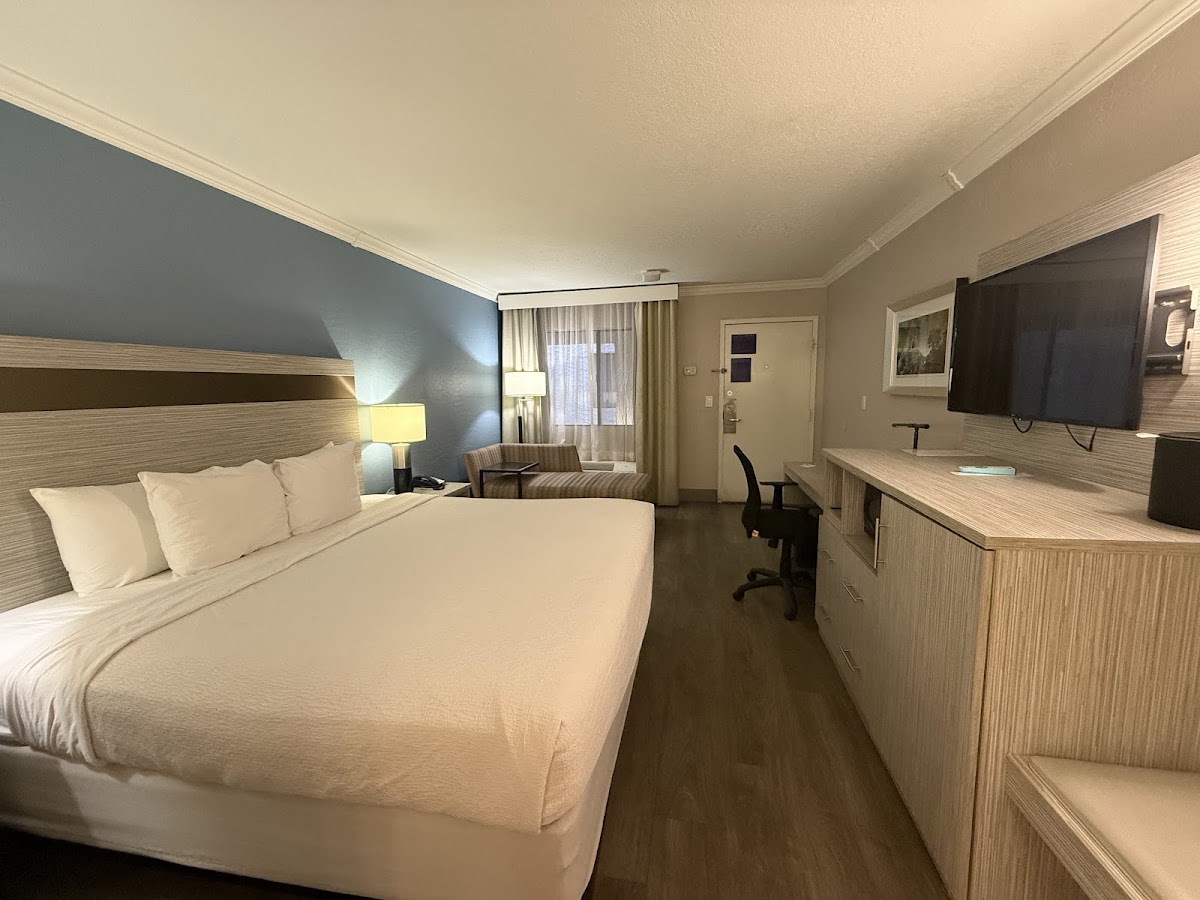 SureStay InnSuites Phoenix Hotel & Suites by Best Western photo 2