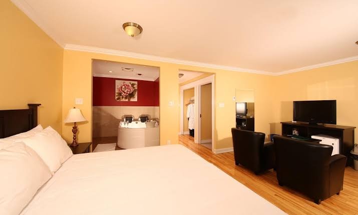 Grenfell Heritage Hotel and Suites
