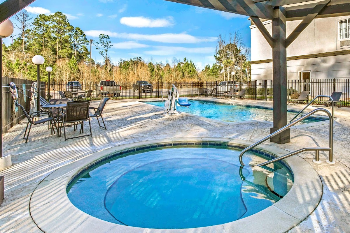 La Quinta Inn & Suites by Wyndham Mobile Satsuma / Saraland photo 3