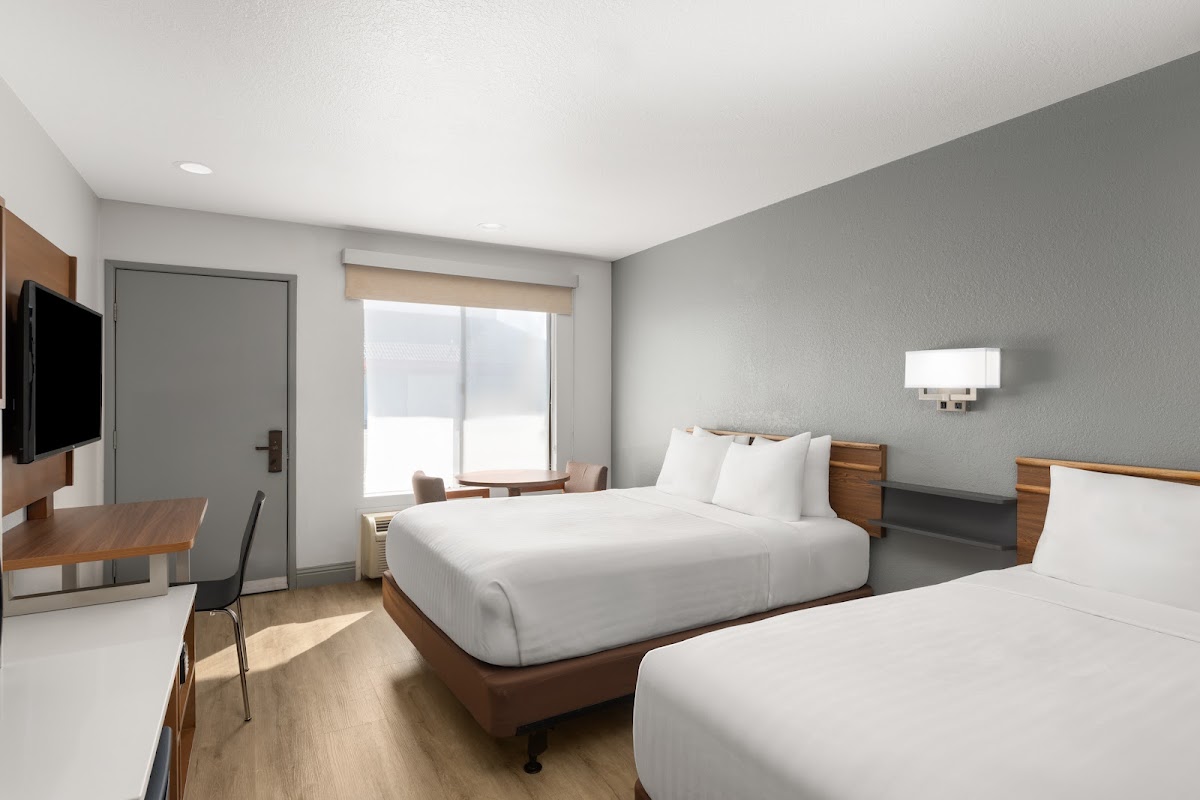 Super 8 by Wyndham Fort Bragg photo 2