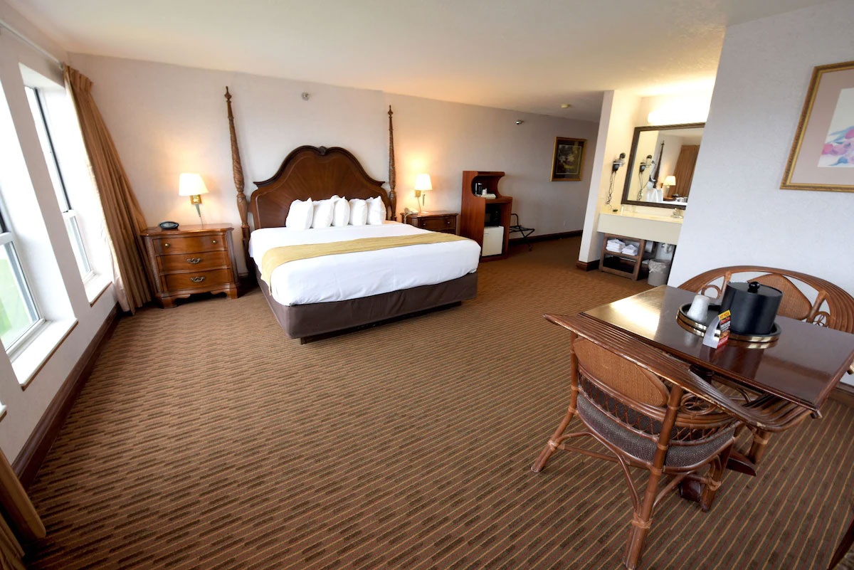 Crown Choice Inn & Suites Lakeview Waterpark
