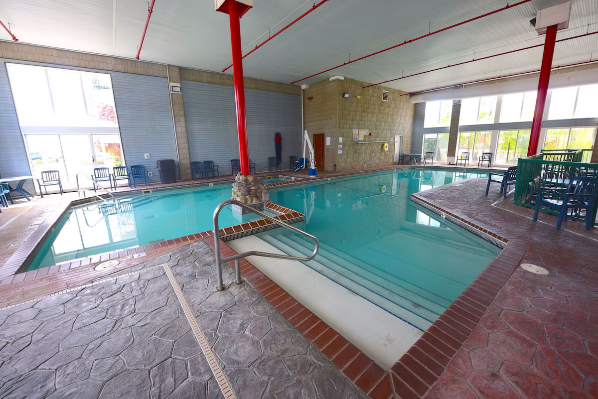 Crown Choice Inn & Suites Lakeview Waterpark photo 2