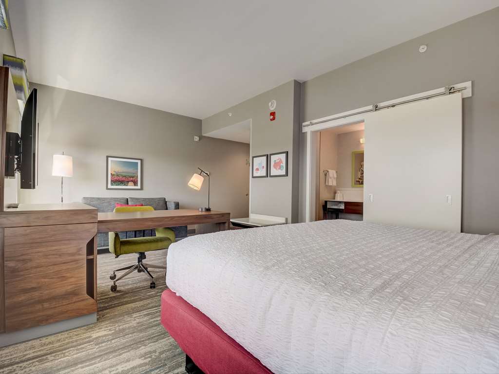 Hampton Inn and Suites Williamstown Ark Encounter photo 2