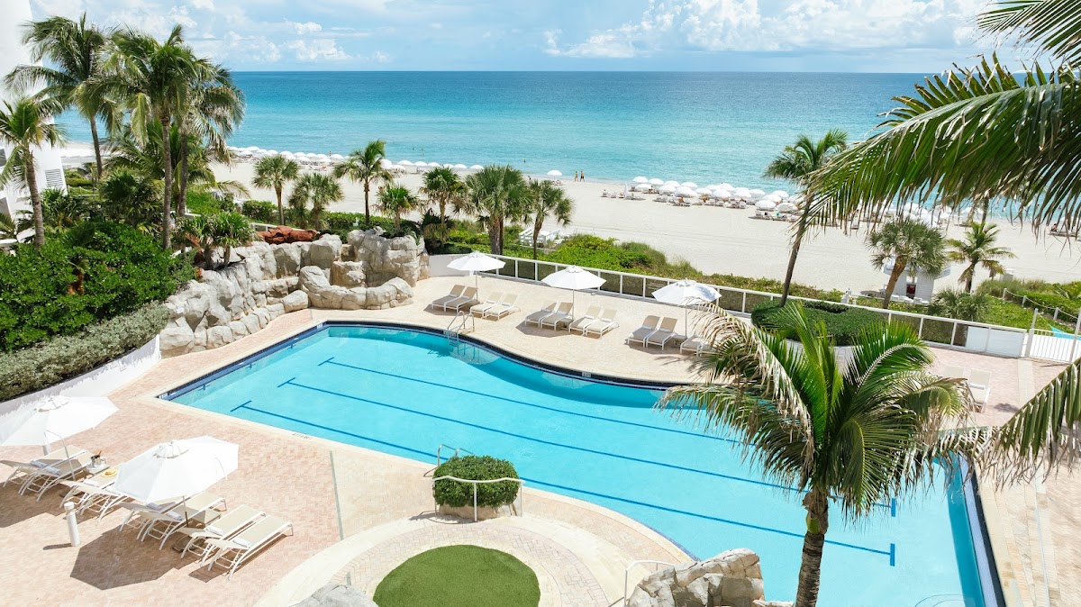 Trump International Beach Resort photo 2
