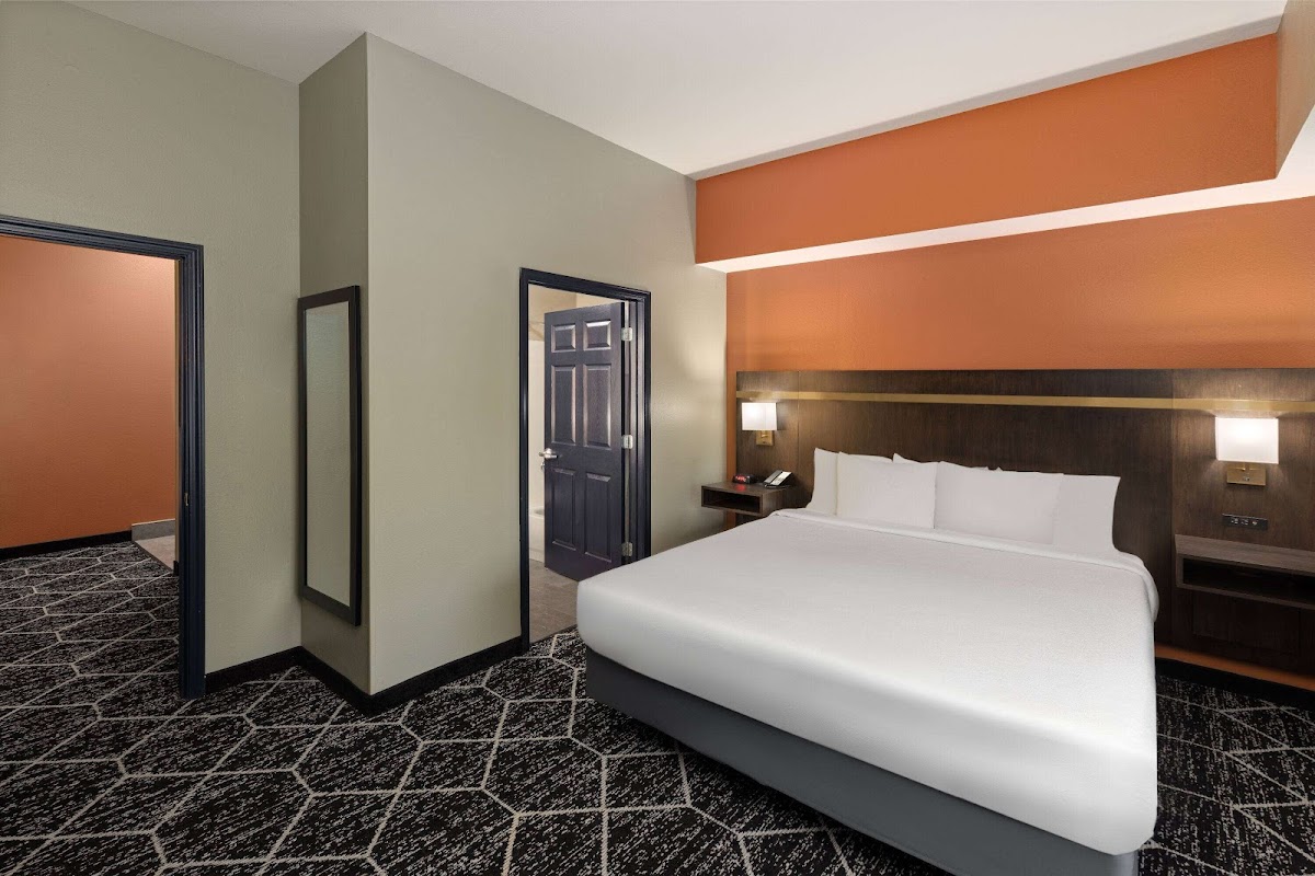 La Quinta Inn & Suites by Wyndham Olathe photo 2