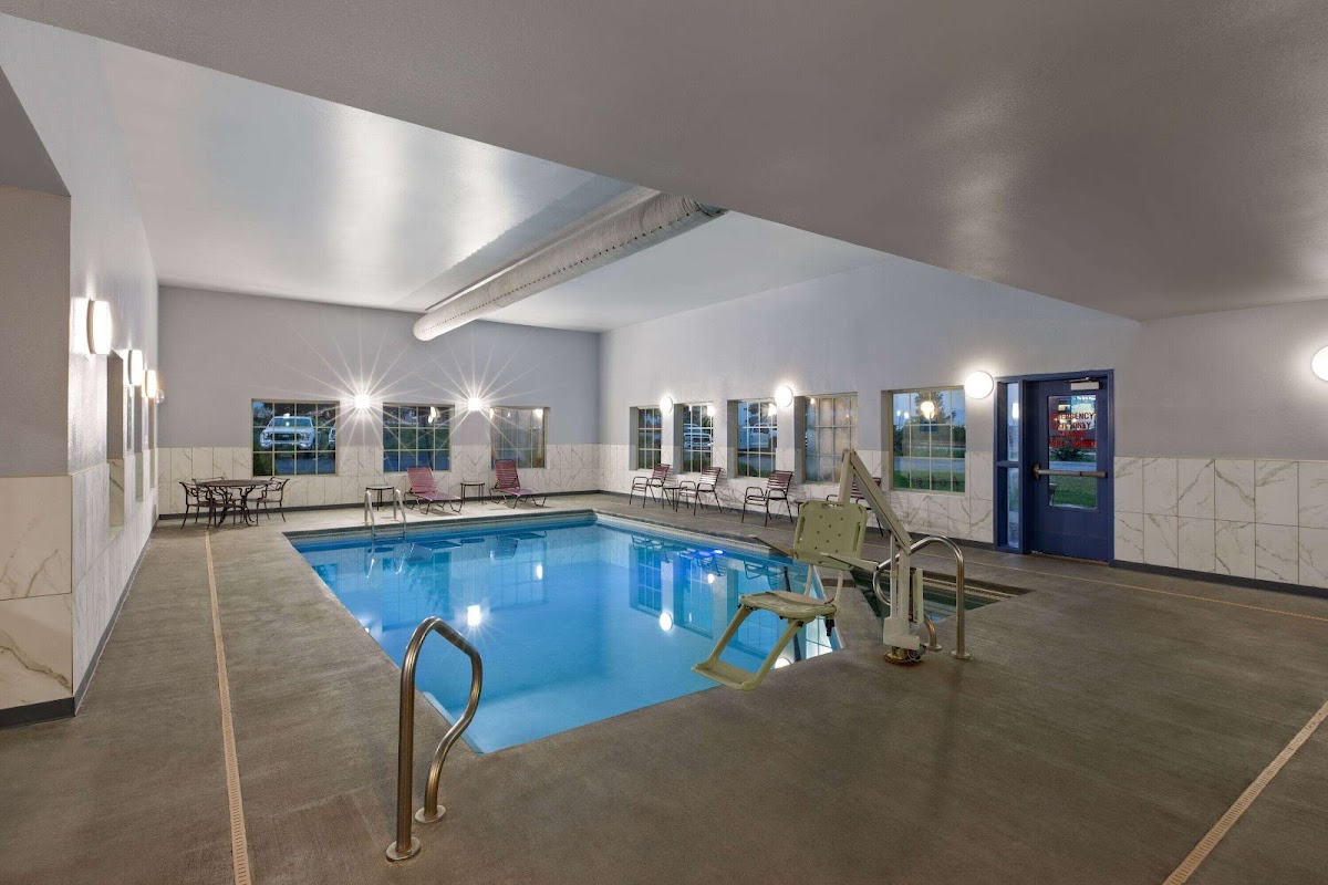 La Quinta Inn & Suites by Wyndham Olathe photo 3