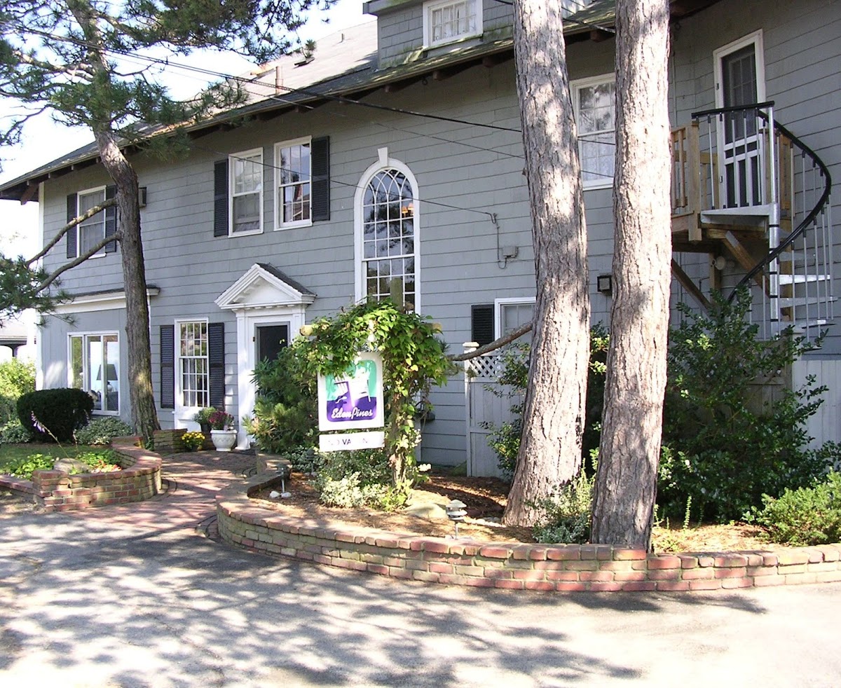 Eden Pines Inn