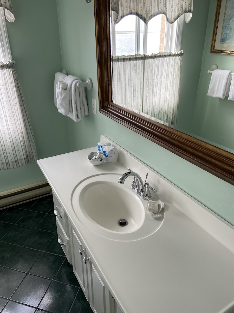 Eden Pines Inn photo 3