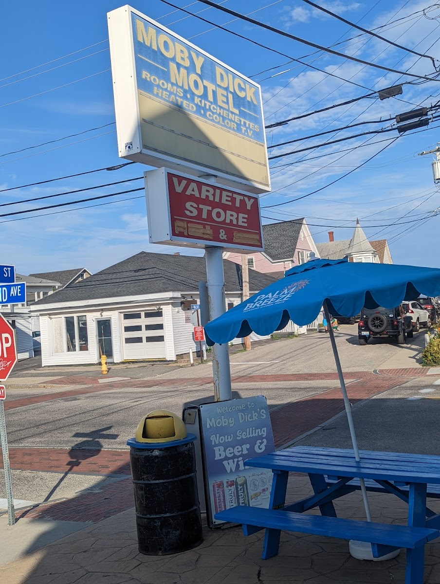Moby Dick Variety/Motel photo 3