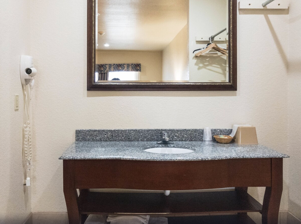 HiWay Inn Express of Coalgate photo 3