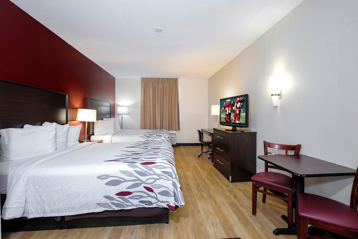 Red Roof Inn & Suites Jacksonville, NC photo 2