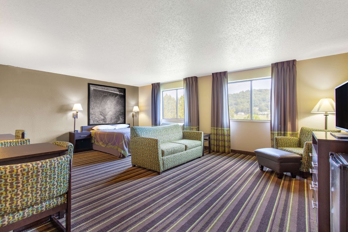 Super 8 by Wyndham Weston WV photo 2