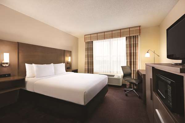 Country Inn & Suites by Radisson, Forest Lake, MN photo 2