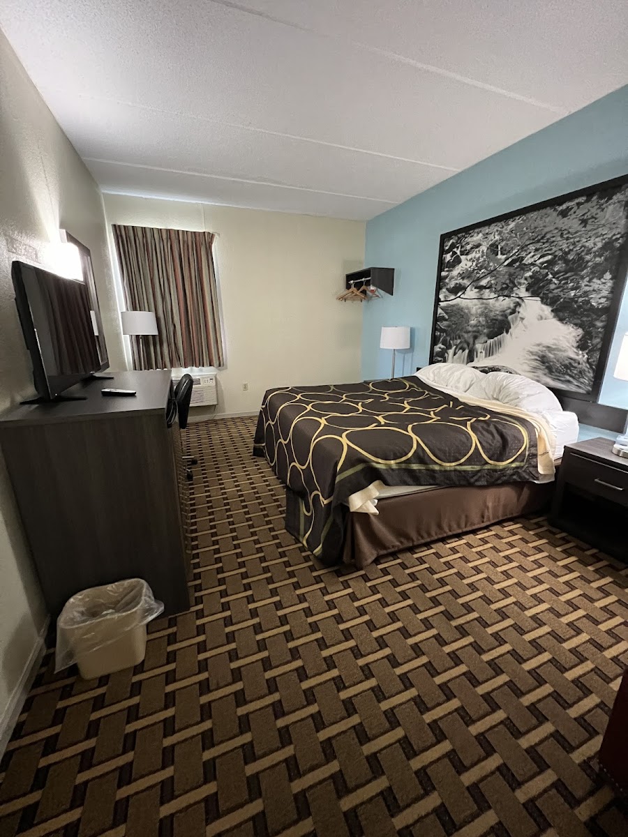 Super 8 by Wyndham Knoxville Downtown Area photo 2
