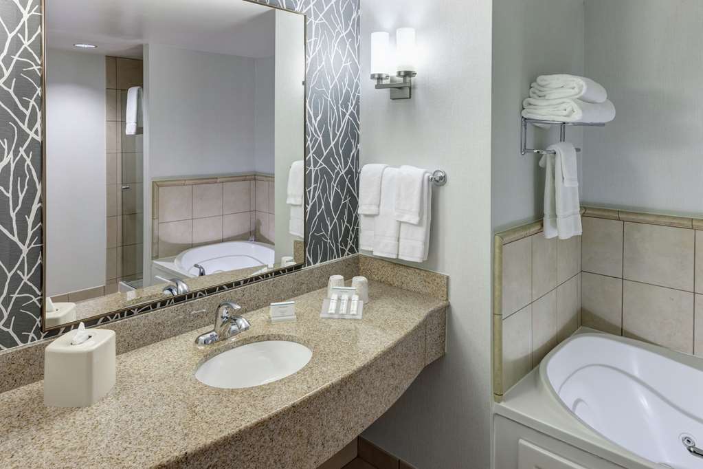 Hilton Garden Inn Lake Forest Mettawa photo 3