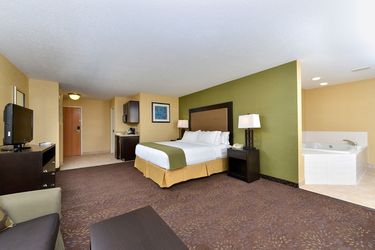 Holiday Inn Express & Suites Charlotte by IHG photo 2