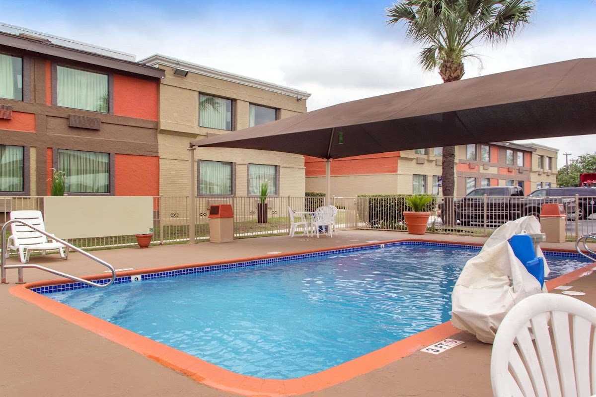 Quality Inn & Suites I-35 Near Frost Bank Center