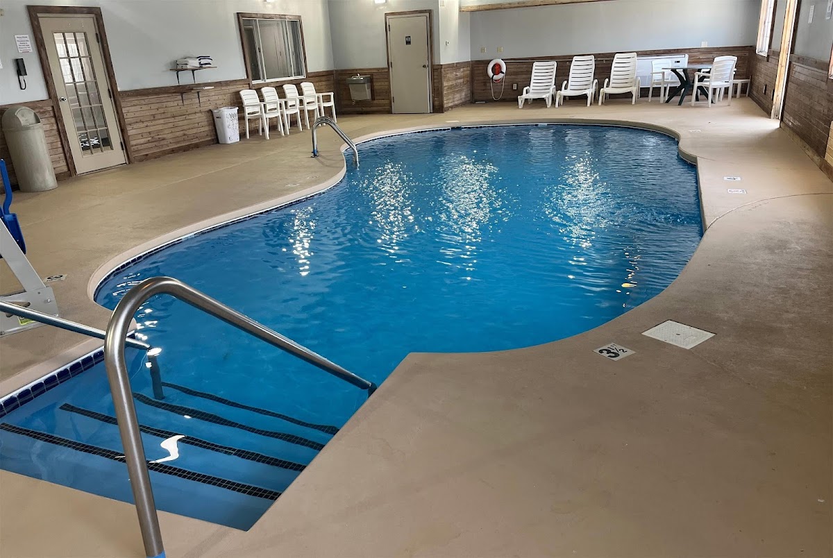 Days Inn & Suites by Wyndham Williamsburg IA North photo 2