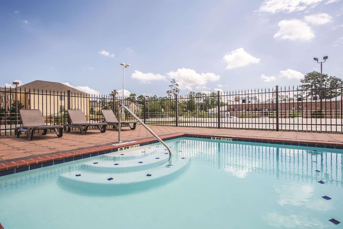 La Quinta Inn & Suites by Wyndham Hattiesburg - I-59 photo 3