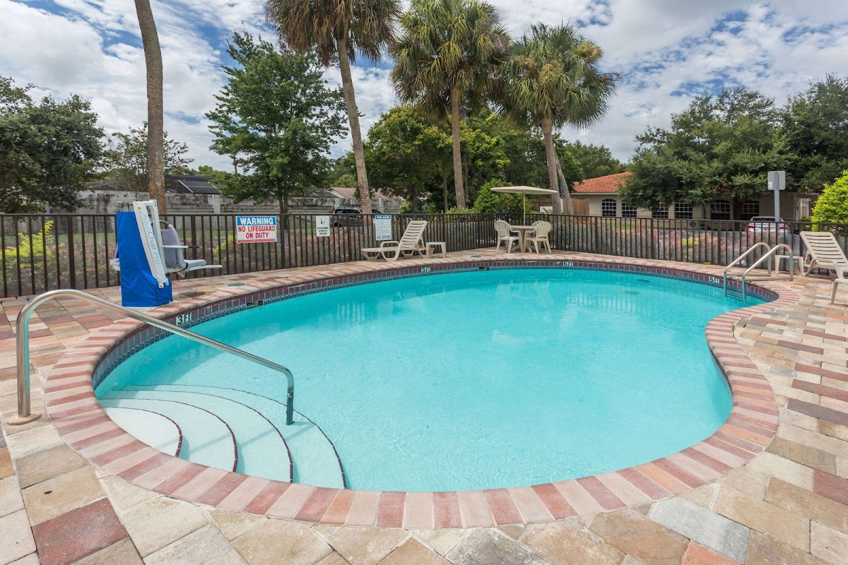 Days Inn by Wyndham Sarasota I-75 photo 3