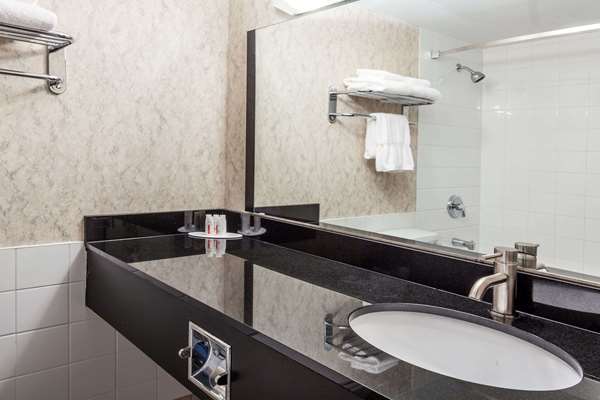 Ramada by Wyndham Timmins photo 3