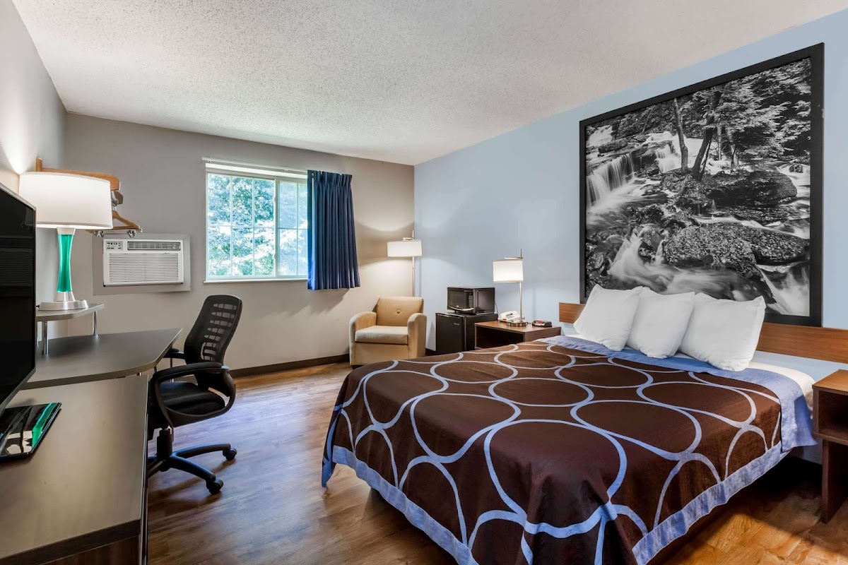 Super 8 by Wyndham East Stroudsburg/Poconos photo 2