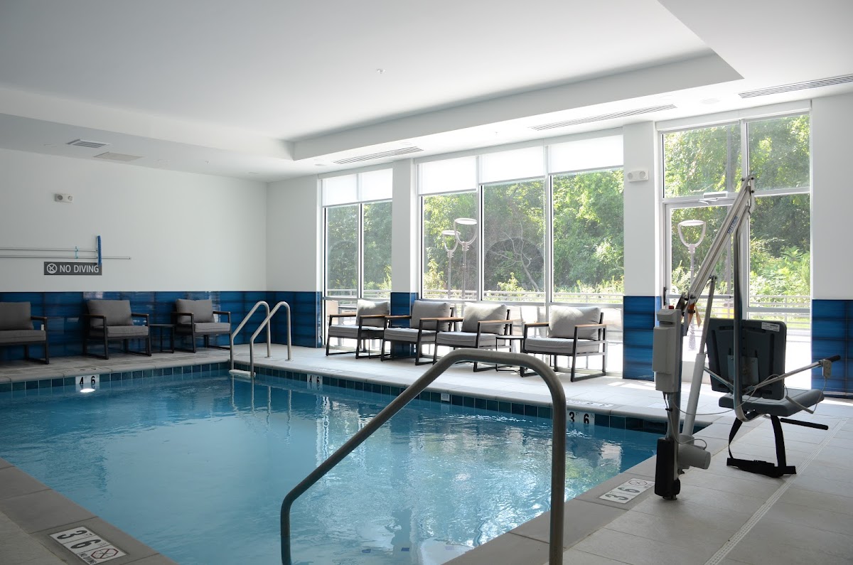 La Quinta Inn & Suites by Wyndham Manchester / Arnold AFB photo 3