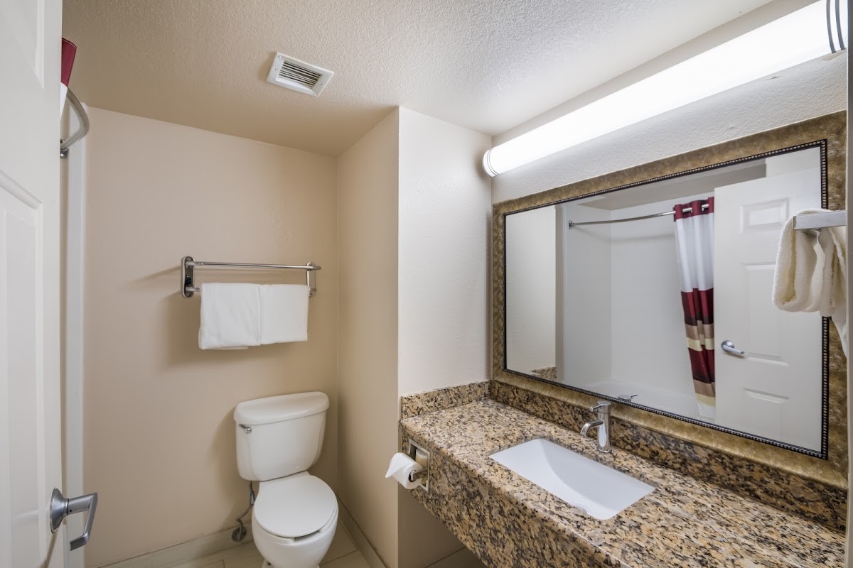 Red Roof Inn & Suites Austin East – Manor photo 3