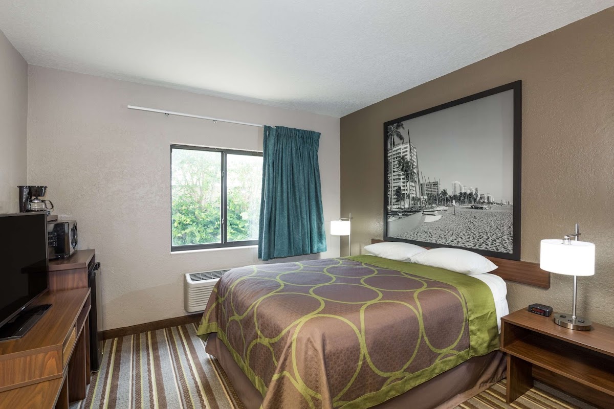 Super 8 by Wyndham Pompano Beach photo 2