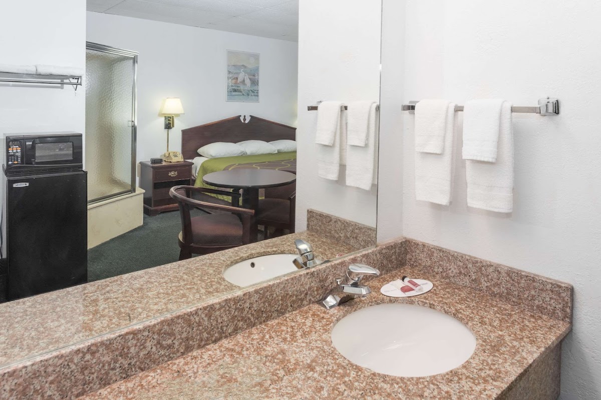 Super 8 by Wyndham Pompano Beach photo 3