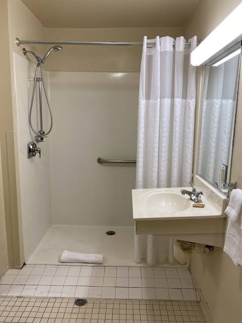Suburban Studios Auburn Hills - Detroit photo 3