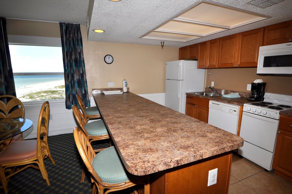 Commodore Beach Club Condo photo 3