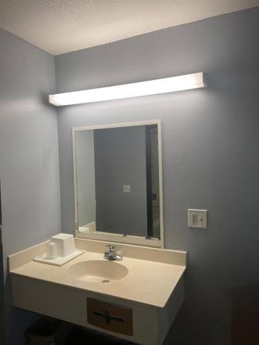 Troy Inn & Suites photo 3