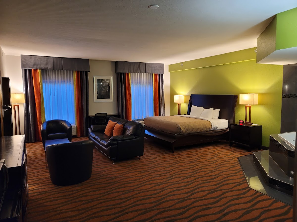 Quality Suites Fort Myers I-75 photo 2