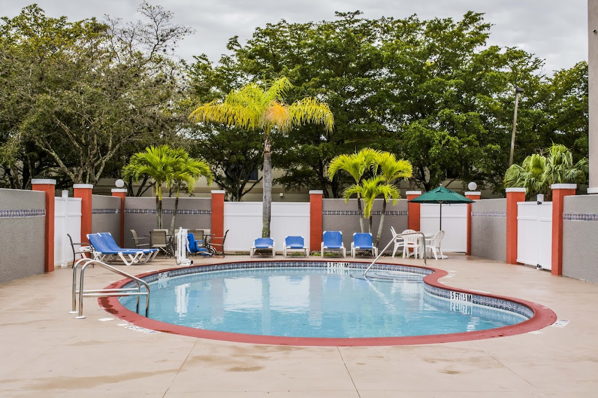 Quality Suites Fort Myers I-75 photo 3