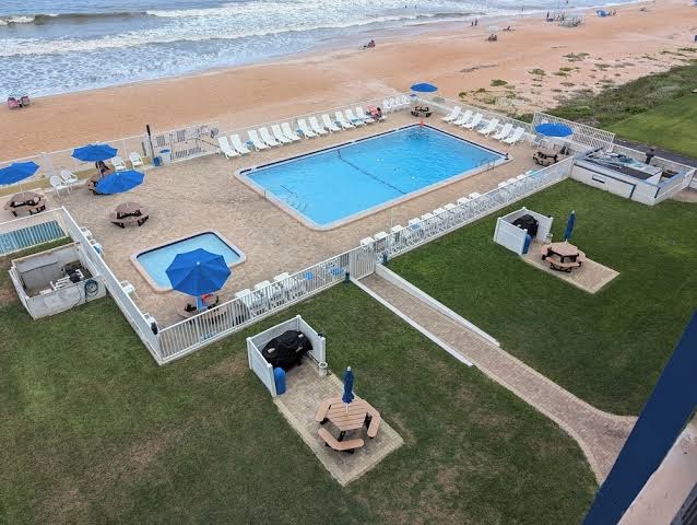 Traders Inn Beach Club