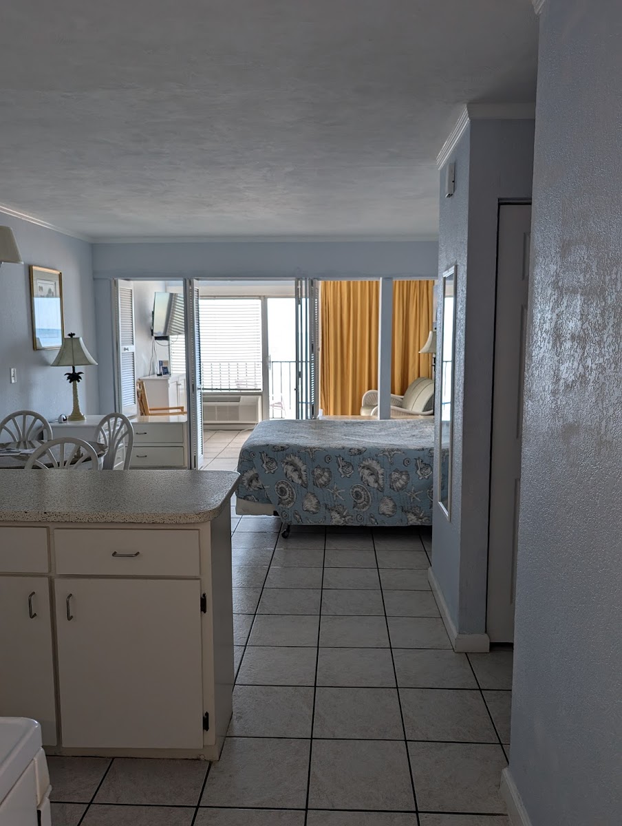 Traders Inn Beach Club photo 2