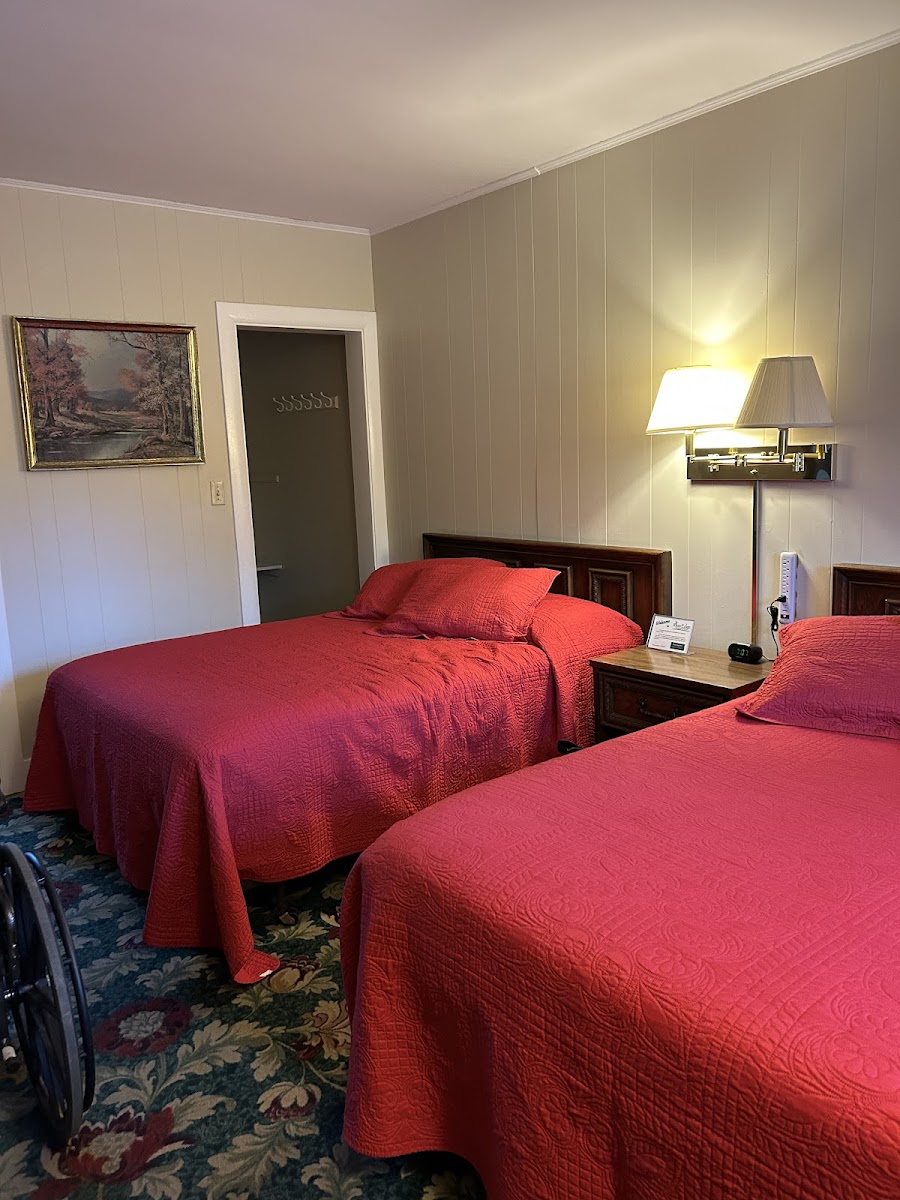 RiverEdge Inn & RV Sites photo 2