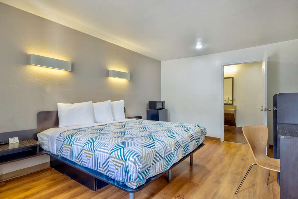Motel 6 Bryan, TX - College Station photo 2
