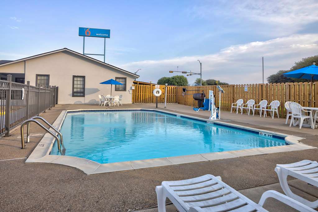 Motel 6 Bryan, TX - College Station photo 3