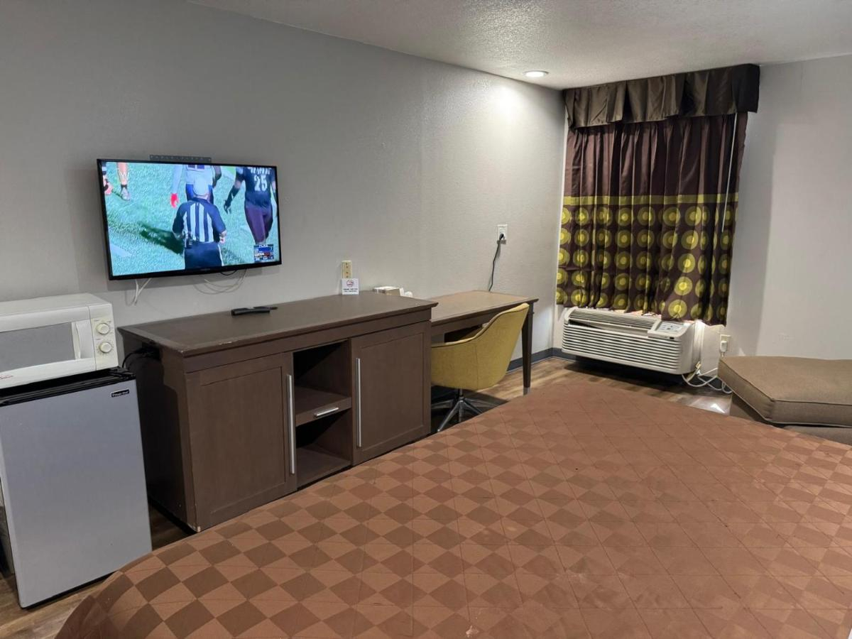 Executive Inn And Suites Baker photo 2