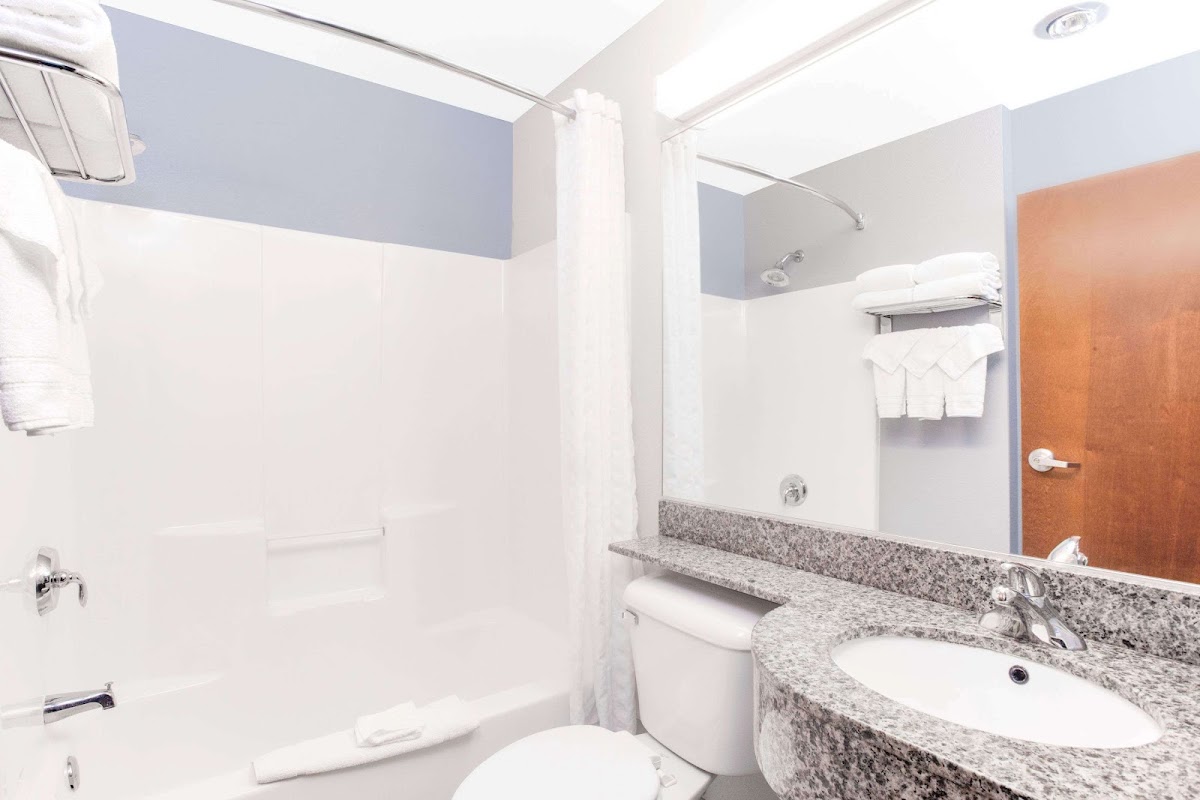 Microtel Inn & Suites by Wyndham Bath photo 3