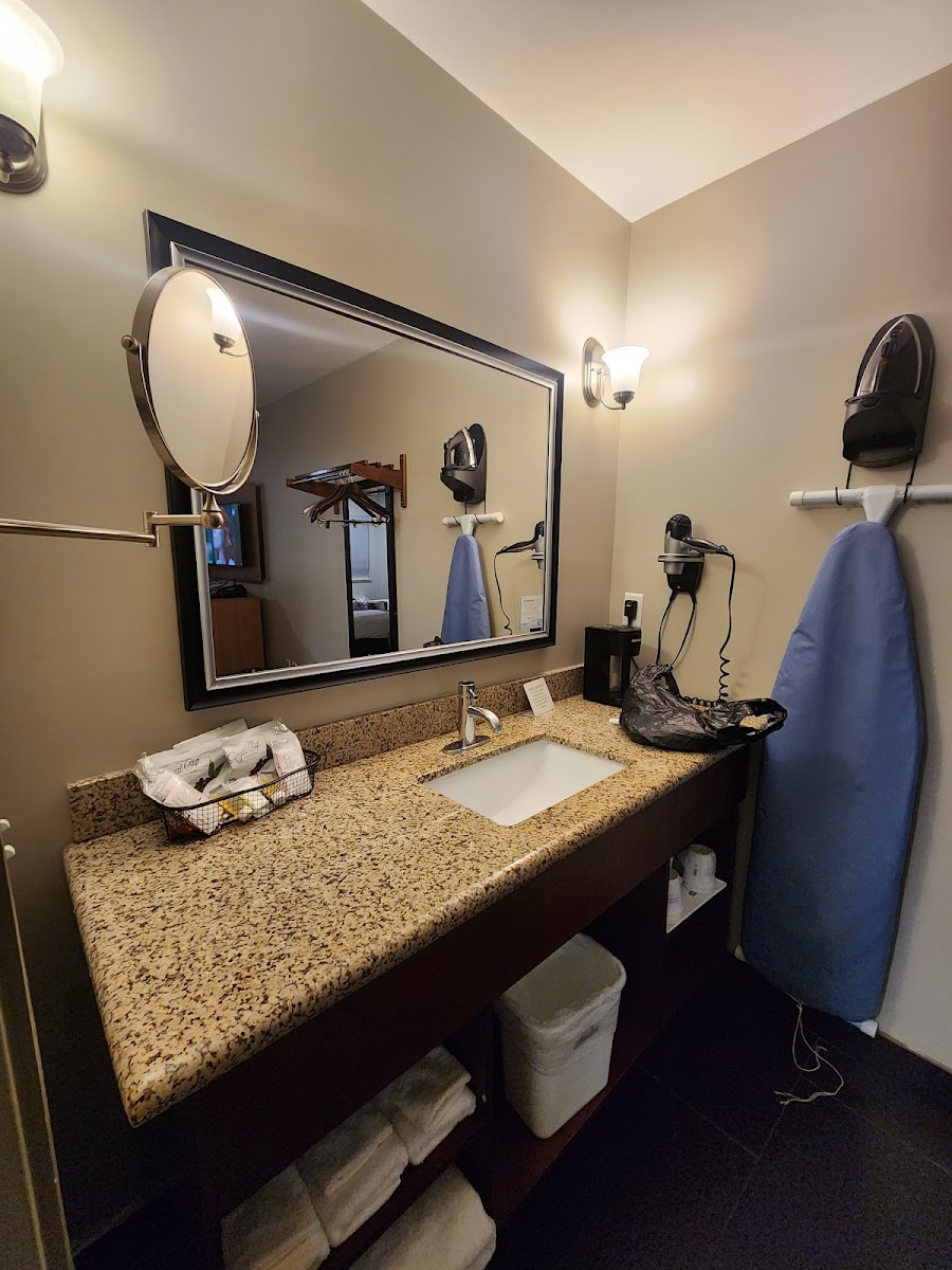 Days Inn by Wyndham Fultondale photo 2
