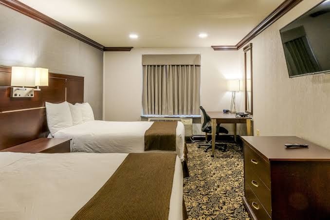Woodbine Hotel & Suites photo 2