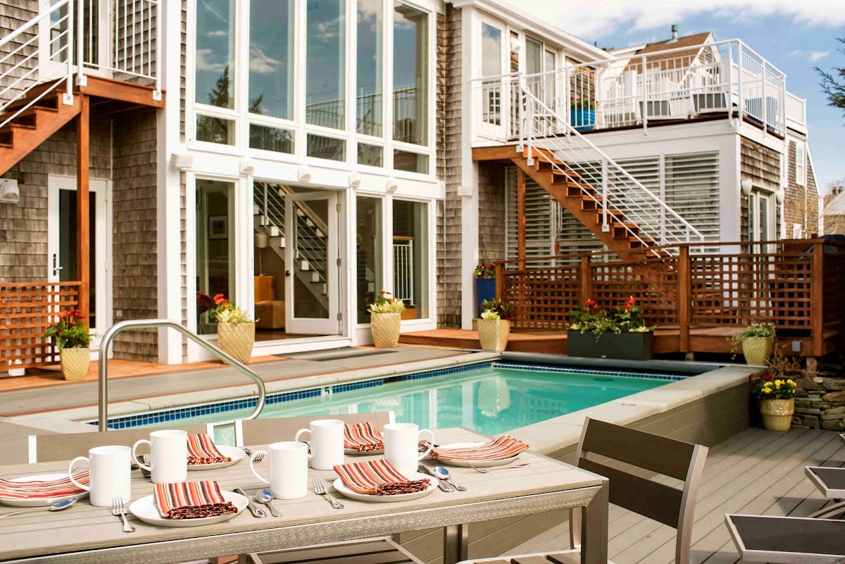 8 Dyer Hotel + The Benchmark